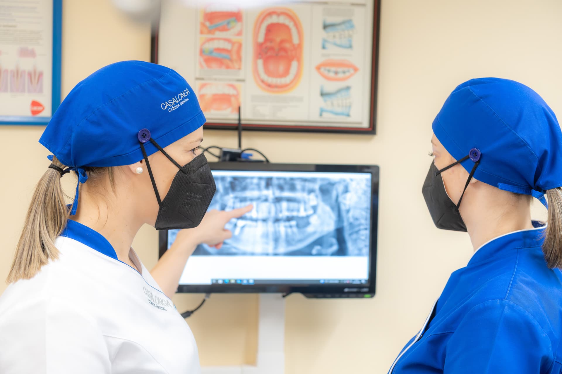 Implantes dentales en Teo